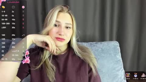 Snapshot of and1sa chatting on 11-17-25, 10:48 Andisa online show from 11-17-25, 10:48