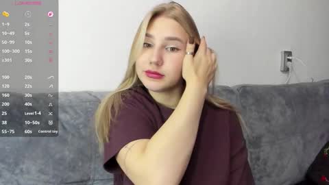 Snapshot of and1sa chatting on 12-15-25, 11:36 Andisa online show from 12-15-25, 11:36