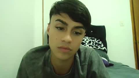 Snapshot of anddy_grey1 chatting on 03-01-25, 01:32 Dani 3 online show from 03-01-25, 01:32