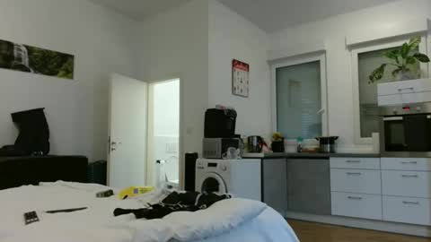 Snapshot of andfel chatting on 06-11-26, 09:18 andfel online show from 06-11-26, 09:18