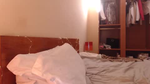 Snapshot of andrasweetie chatting on 12-08-24, 04:57 Andra online show from 12-08-24, 04:57