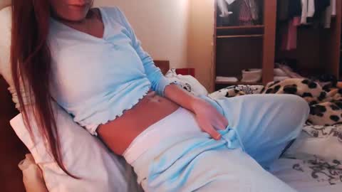 Snapshot of andrasweetie chatting on 01-26-25, 06:28 Andra online show from 01-26-25, 06:28