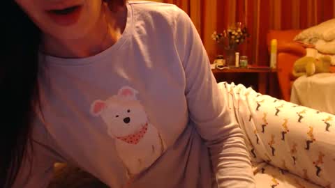 Snapshot of andrasweetie chatting on 05-16-26, 07:45 Andra online show from 05-16-26, 07:45