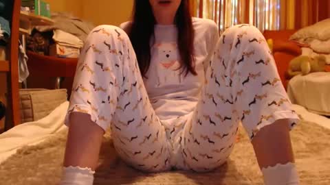 Snapshot of andrasweetie chatting on 05-17-26, 12:01 Andra online show from 05-17-26, 12:01
