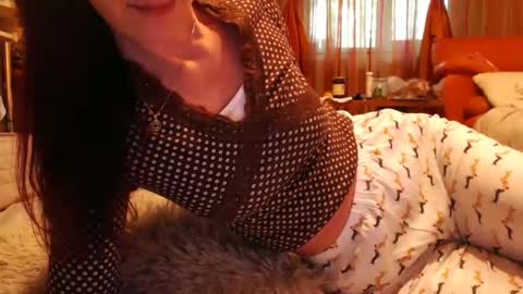 Snapshot of andrasweetie chatting on 05-20-26, 04:29 Andra online show from 05-20-26, 04:29