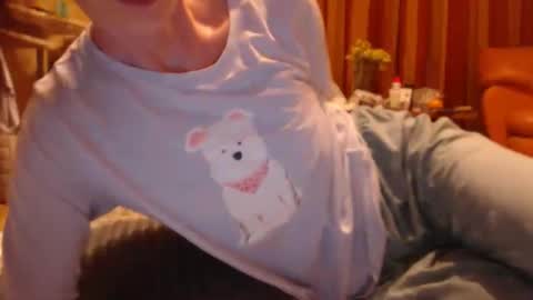 Snapshot of andrasweetie chatting on 05-30-26, 10:07 Andra online show from 05-30-26, 10:07