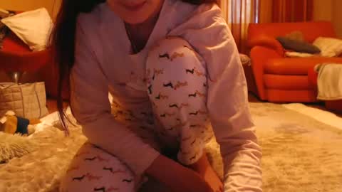 Snapshot of andrasweetie chatting on 06-22-26, 10:45 Andra online show from 06-22-26, 10:45