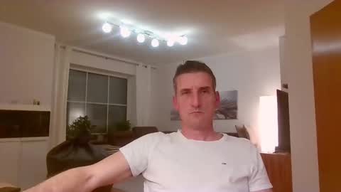 Name online show from 01-06-26, 04:32