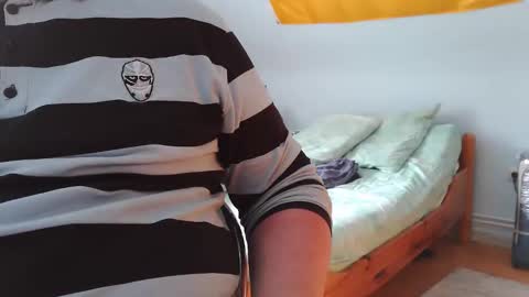 Snapshot of andre124231 chatting on 10-08-25, 10:02 Andre online show from 10-08-25, 10:02