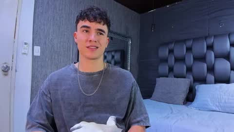 Snapshot of andre_parker chatting on 12-21-24, 02:52 Andre Parker online show from 12-21-24, 02:52