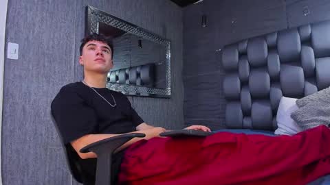 Snapshot of andre_parker chatting on 01-26-25, 12:58 Andre Parker online show from 01-26-25, 12:58