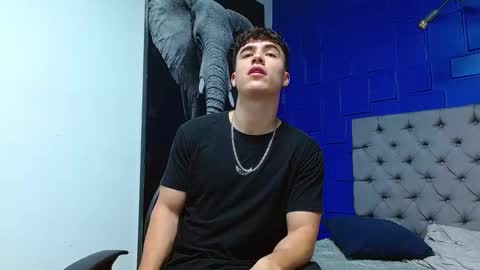 Snapshot of andre_parker chatting on 01-29-25, 11:35 Andre Parker online show from 01-29-25, 11:35