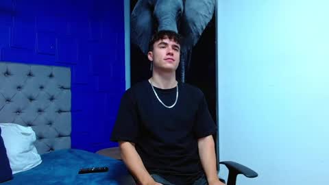 Snapshot of andre_parker chatting on 02-09-25, 12:06 Andre Parker online show from 02-09-25, 12:06