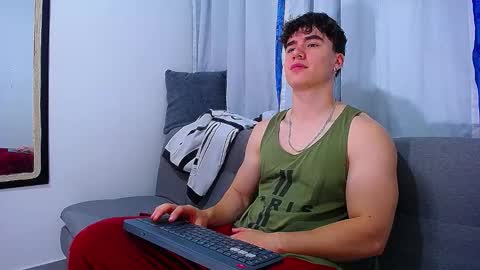 Snapshot of andre_parker chatting on 10-24-25, 01:35 Andre Parker online show from 10-24-25, 01:35