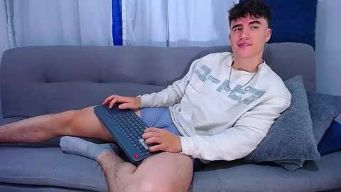 Snapshot of andre_parker chatting on 11-08-25, 12:11 Andre Parker online show from 11-08-25, 12:11