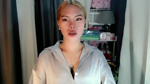andrea06121998 online show from 06-19-26, 04:22