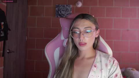 Andrea  online show from 10-11-25, 05:22