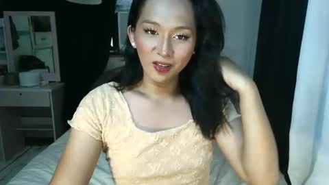 yanie online show from 12-05-25, 01:36