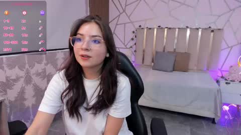 andrea_tay1 online show from 05-08-26, 09:53