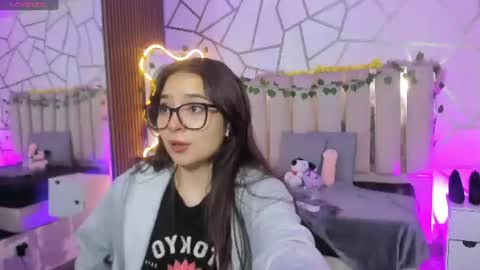 andrea_tay1 online show from 07-25-26, 11:52