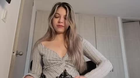 Snapshot of andreau_19 chatting on 12-19-25, 01:40 andreau 19 online show from 12-19-25, 01:40