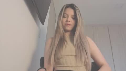 Snapshot of andreau_19 chatting on 01-13-26, 01:27 andreau 19 online show from 01-13-26, 01:27