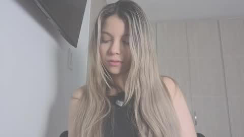 Snapshot of andreau_19 chatting on 01-14-26, 01:28 andreau 19 online show from 01-14-26, 01:28