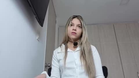 Snapshot of andreau_19 chatting on 03-09-26, 01:37 andreau 19 online show from 03-09-26, 01:37