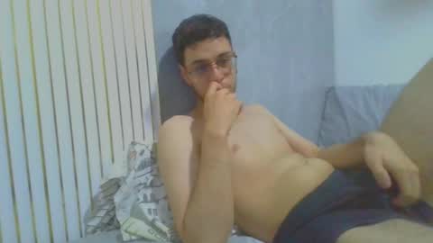 andres129494 online show from 12-01-25, 03:33