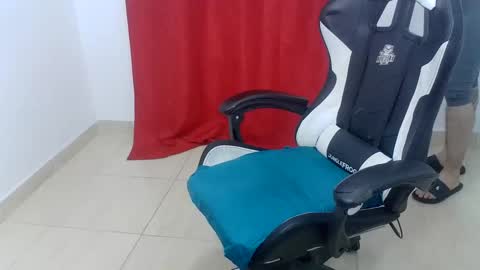 andres180950734 online show from 09-13-25, 12:32