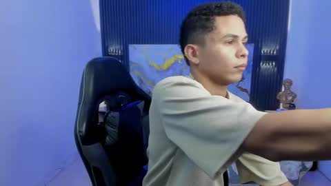 Snapshot of andres1_8 chatting on 04-08-26, 02:44 IM ANDRES online show from 04-08-26, 02:44