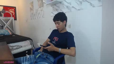 andrescoll25 online show from 04-21-26, 06:44