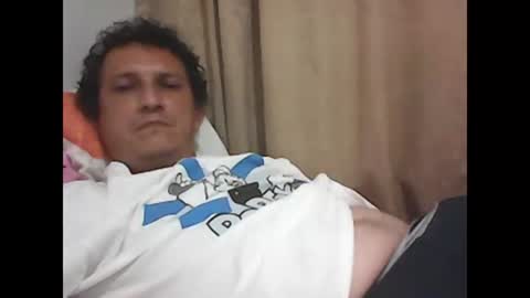 Snapshot of andresfloga chatting on 10-27-25, 03:54 andresfloga online show from 10-27-25, 03:54