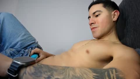 Snapshot of andresjuan92 chatting on 05-29-26, 02:20 onlyfanscallmegotter online show from 05-29-26, 02:20