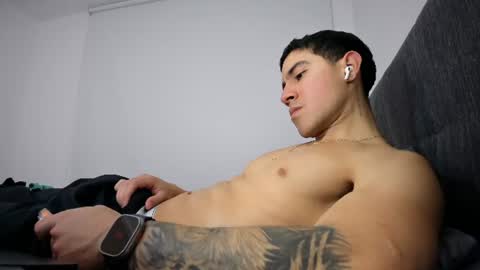 Snapshot of andresjuan92 chatting on 06-15-26, 04:15 onlyfanscallmegotter online show from 06-15-26, 04:15