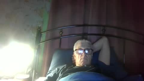 Snapshot of andrew160258 chatting on 06-06-26, 12:27 Andrew online show from 06-06-26, 12:27