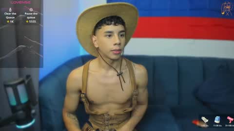 Snapshot of andrew_twink18 chatting on 05-08-26, 10:48 Andrew M. online show from 05-08-26, 10:48
