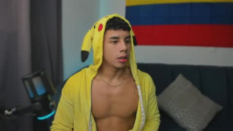 Snapshot of andrew_twink18 chatting on 06-02-26, 10:23 Andrew M. online show from 06-02-26, 10:23