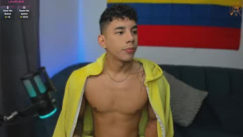 Snapshot of andrew_twink18 chatting on 06-03-26, 01:03 Andrew M. online show from 06-03-26, 01:03
