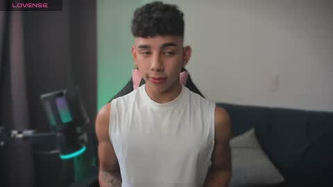 Snapshot of andrew_twink18 chatting on 08-04-26, 10:01 Andrew M. online show from 08-04-26, 10:01