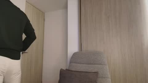 Snapshot of andrew_west_ chatting on 06-08-26, 06:41 ANDREW WEST online show from 06-08-26, 06:41