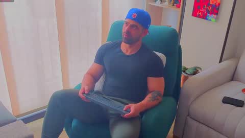 Snapshot of andrewfame chatting on 05-20-26, 03:07 Andrew online show from 05-20-26, 03:07