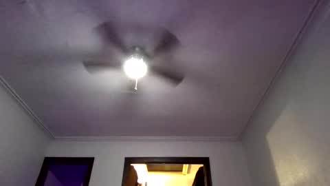 Snapshot of andrewgennie chatting on 05-10-26, 07:02 andrewgennie online show from 05-10-26, 07:02