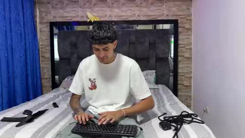 Andresuki online show from 11-18-25, 03:12