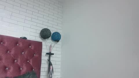 Snapshot of andromedashine chatting on 02-15-25, 01:27 vero paez online show from 02-15-25, 01:27