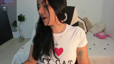 Snapshot of andy05hernandez_ chatting on 01-19-25, 04:33 independet online show from 01-19-25, 04:33