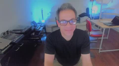 Snapshot of andy0pandi chatting on 09-12-25, 08:25 Andrew online show from 09-12-25, 08:25