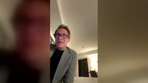 Snapshot of andy0pandi chatting on 05-19-26, 04:52 Andrew online show from 05-19-26, 04:52