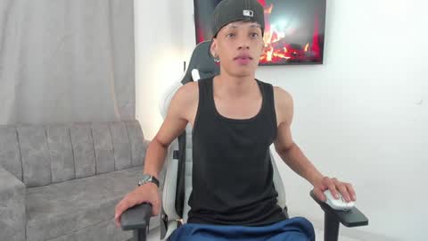 andy_bigcock01 online show from 12-22-24, 03:44