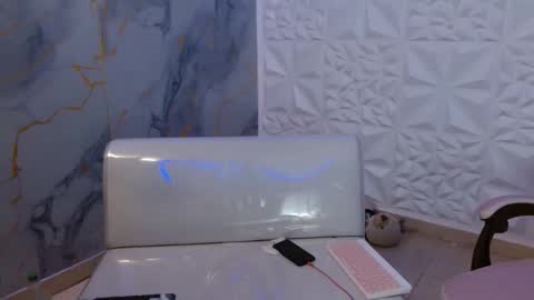 andy_dan1 online show from 04-06-26, 09:05